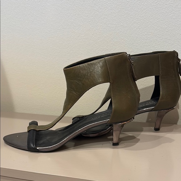 Kenneth Cole Green and Black Heels with Kitten Heel - Picture 4 of 9